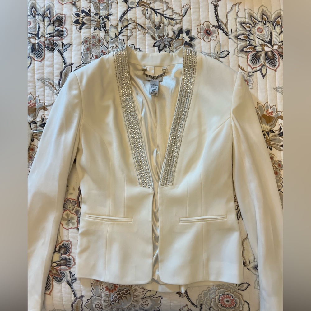 White Blazer Cache - image 3